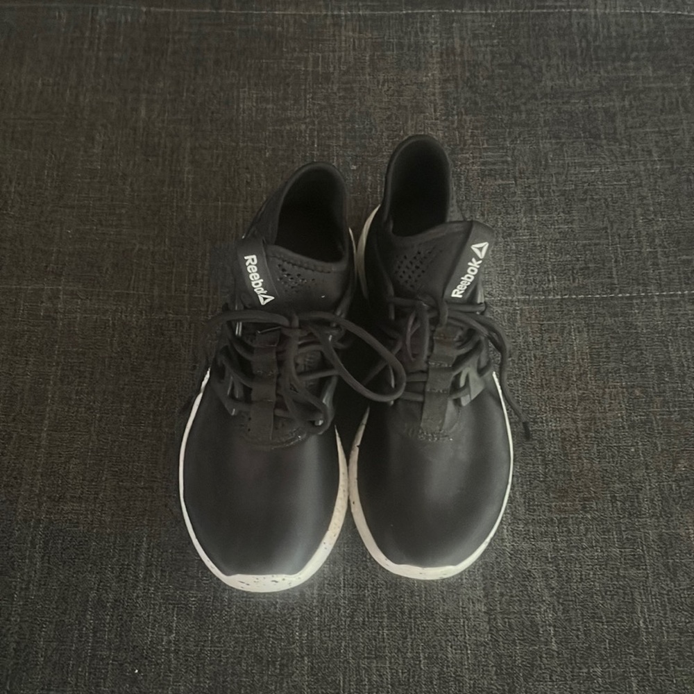 Reebok turn zone shoes black and white